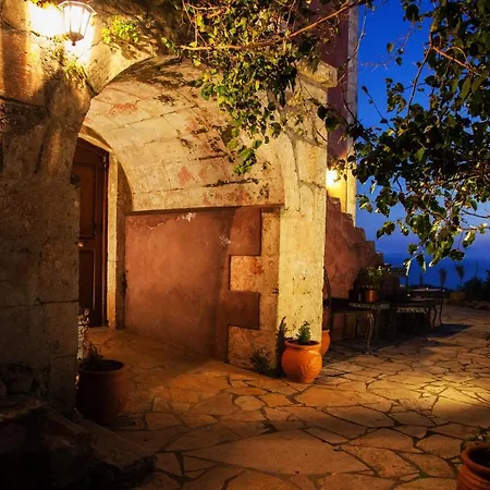 Anirok Studios Villa Metaxáta